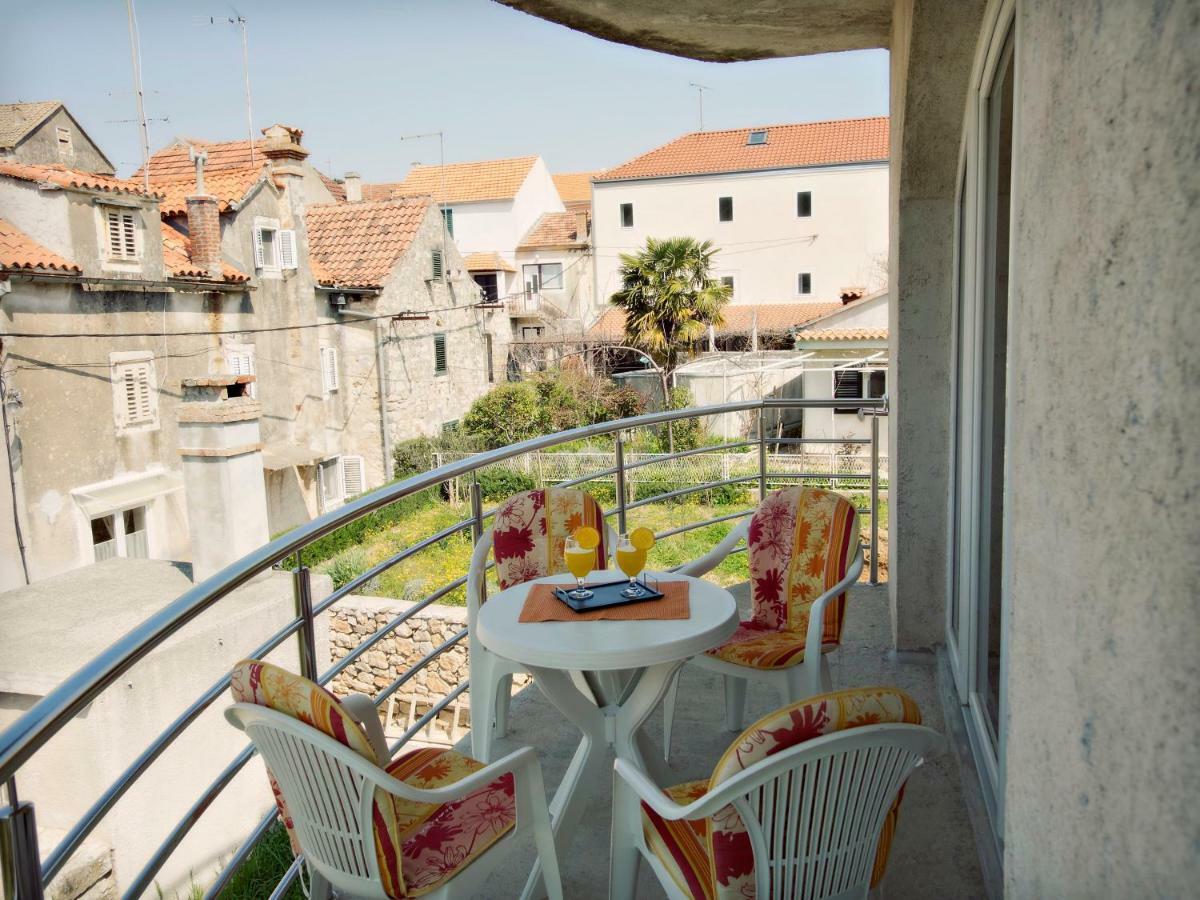 Apartmani Fortuna Zlarin Kültér fotó