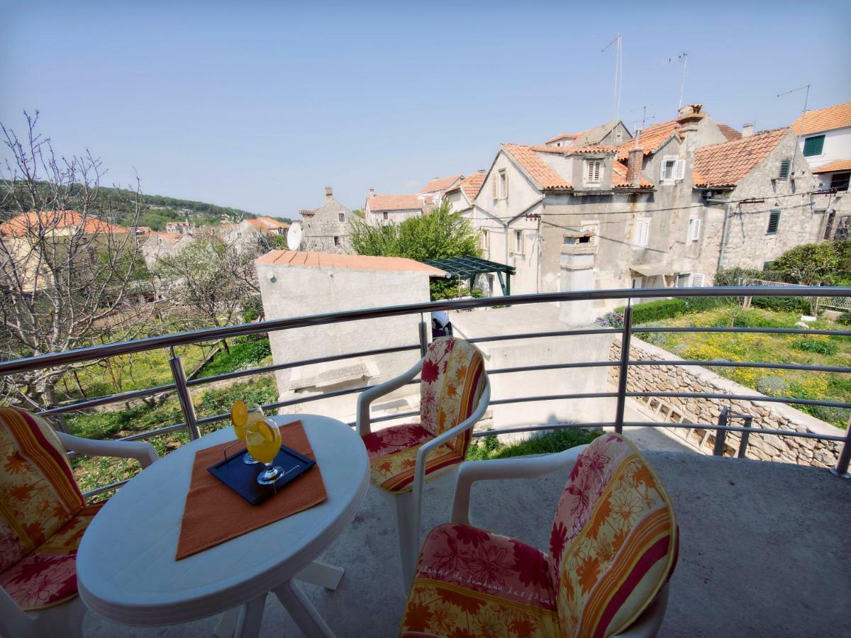 Apartmani Fortuna Zlarin Kültér fotó